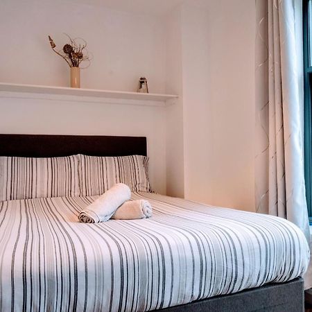 Contractor And Family Friendly Grade II Townhouse- 3 Bedrooms- Free Parking NWI Buitenkant foto