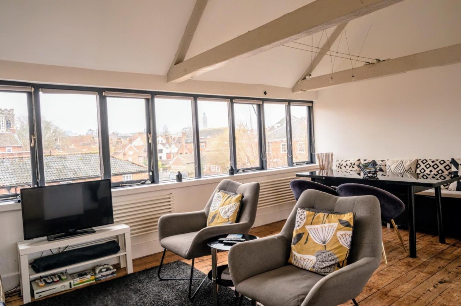 Contractor And Family Friendly Grade II Townhouse- 3 Bedrooms- Free Parking NWI Buitenkant foto